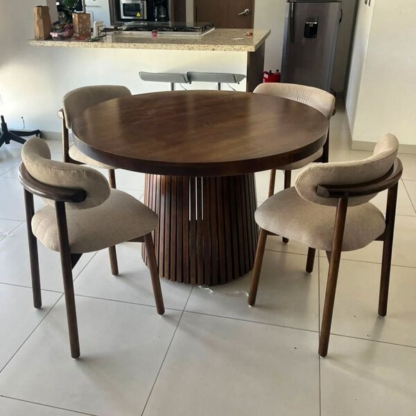 Table ronde en bois moderne