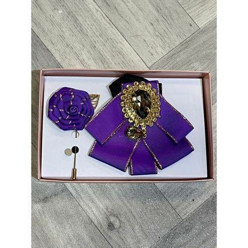 Broche élégante violette