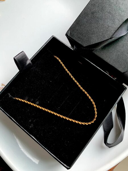Imprint Minimalist Gold twisted rope necklace