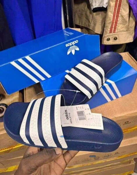 Claquettes colorées confortables