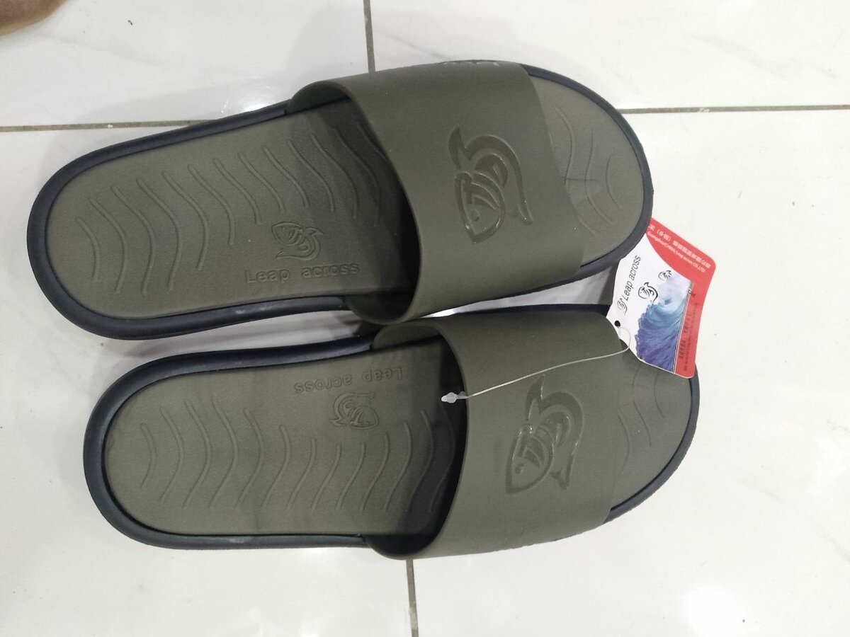 Claquettes confort homme intérieur