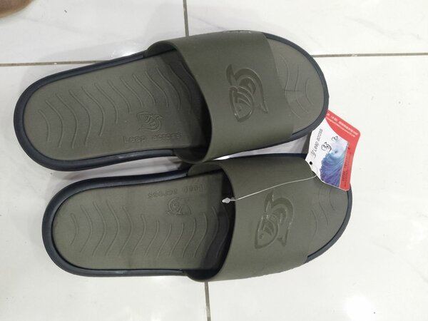 Claquettes confort homme intérieur