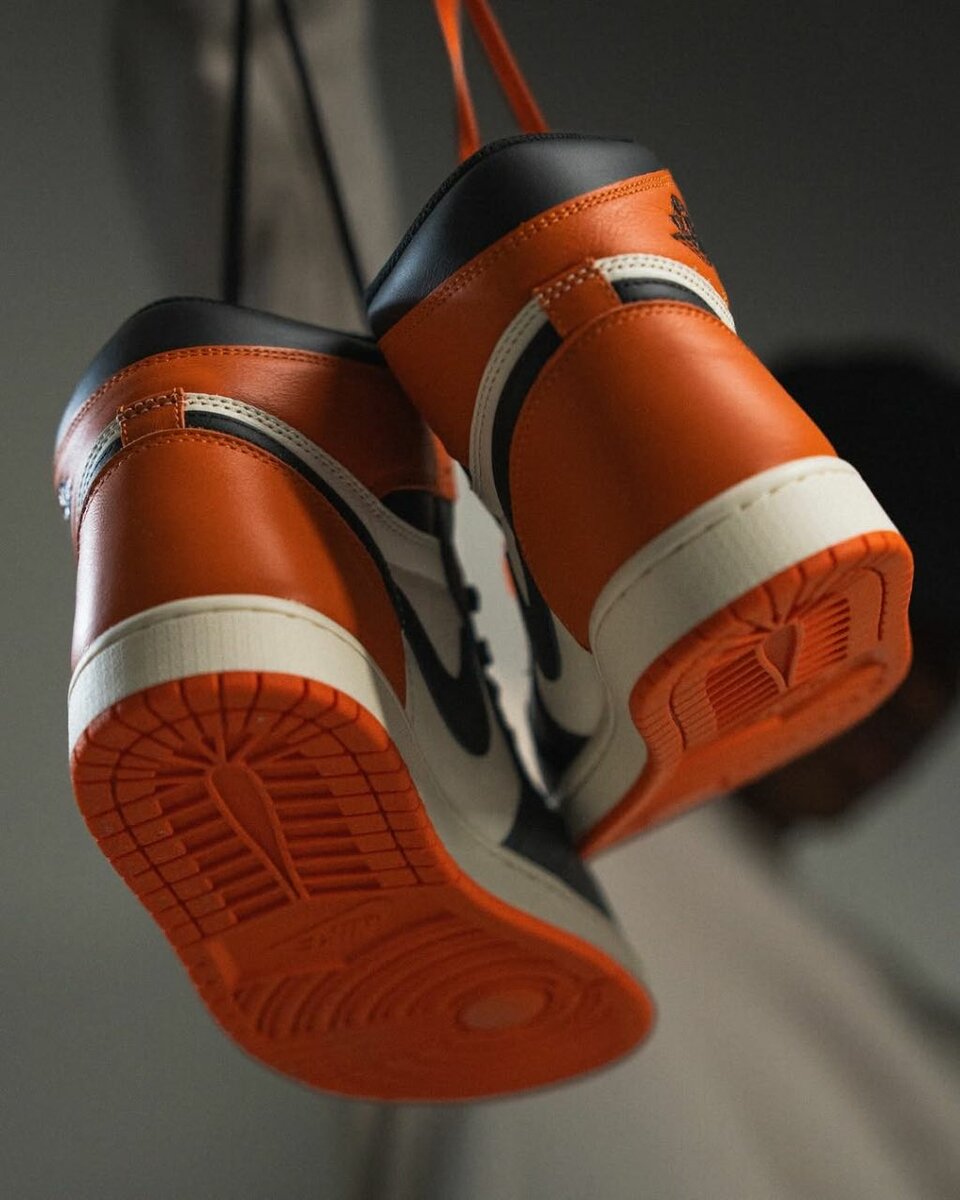 Baskets montantes orange et noir