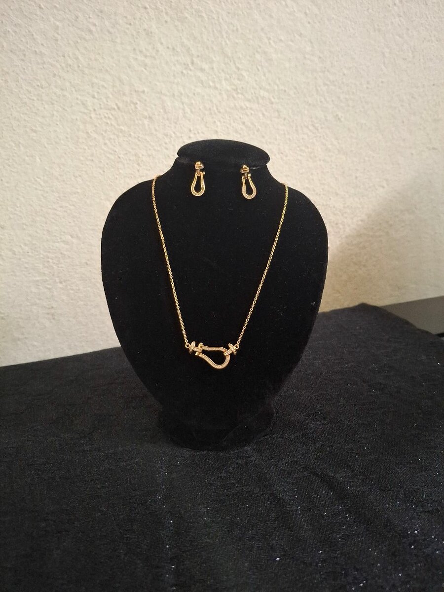 Ensemble Collier et Boucles d'Oreilles Élégant