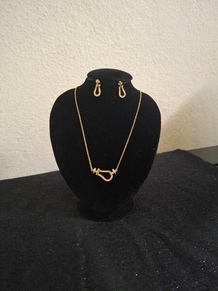 Ensemble Collier et Boucles d'Oreilles Élégant