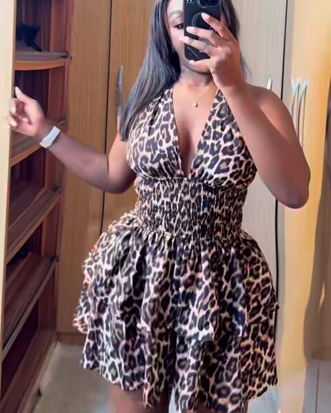 Robe léopard à col plongeant