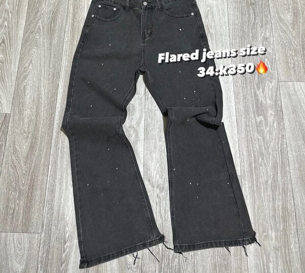 FLARED JEANS