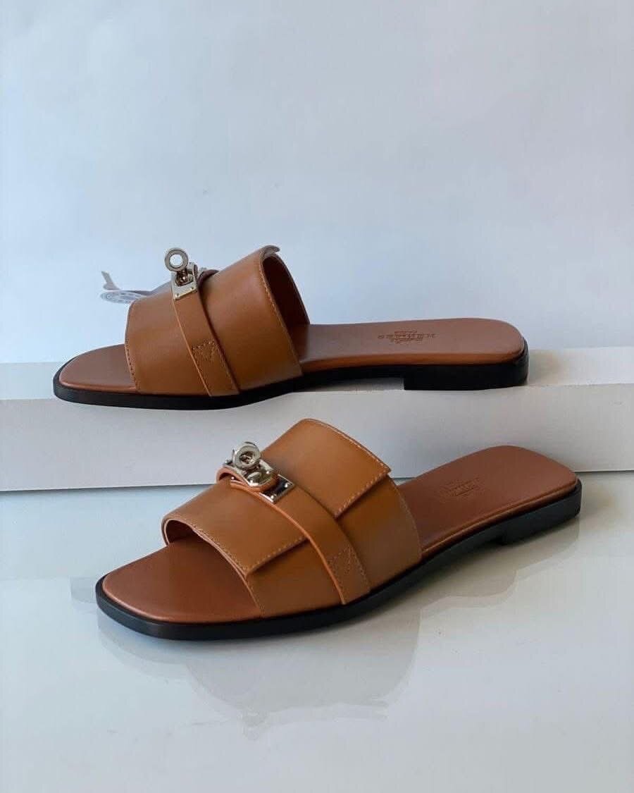 Mules élégantes en cuir