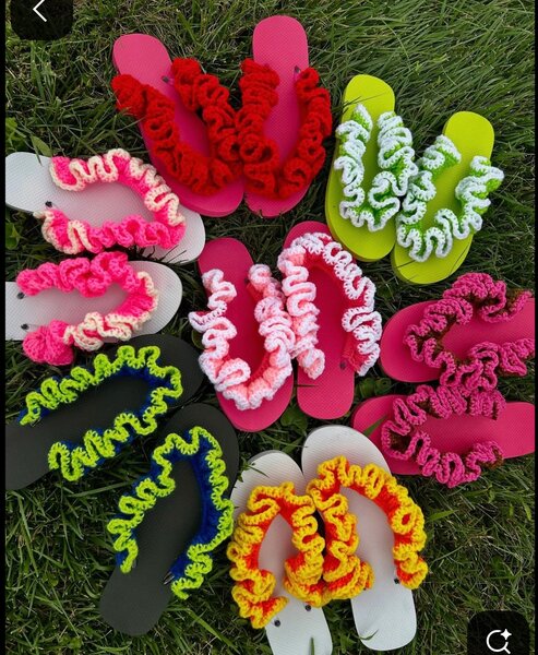 Tongs en crochet colorées