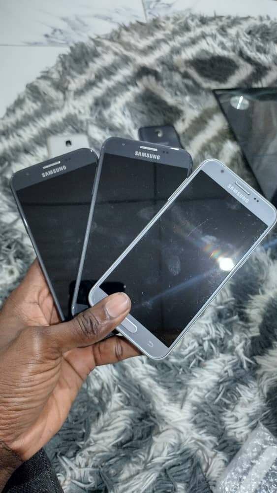 Smartphones Samsung J3 V