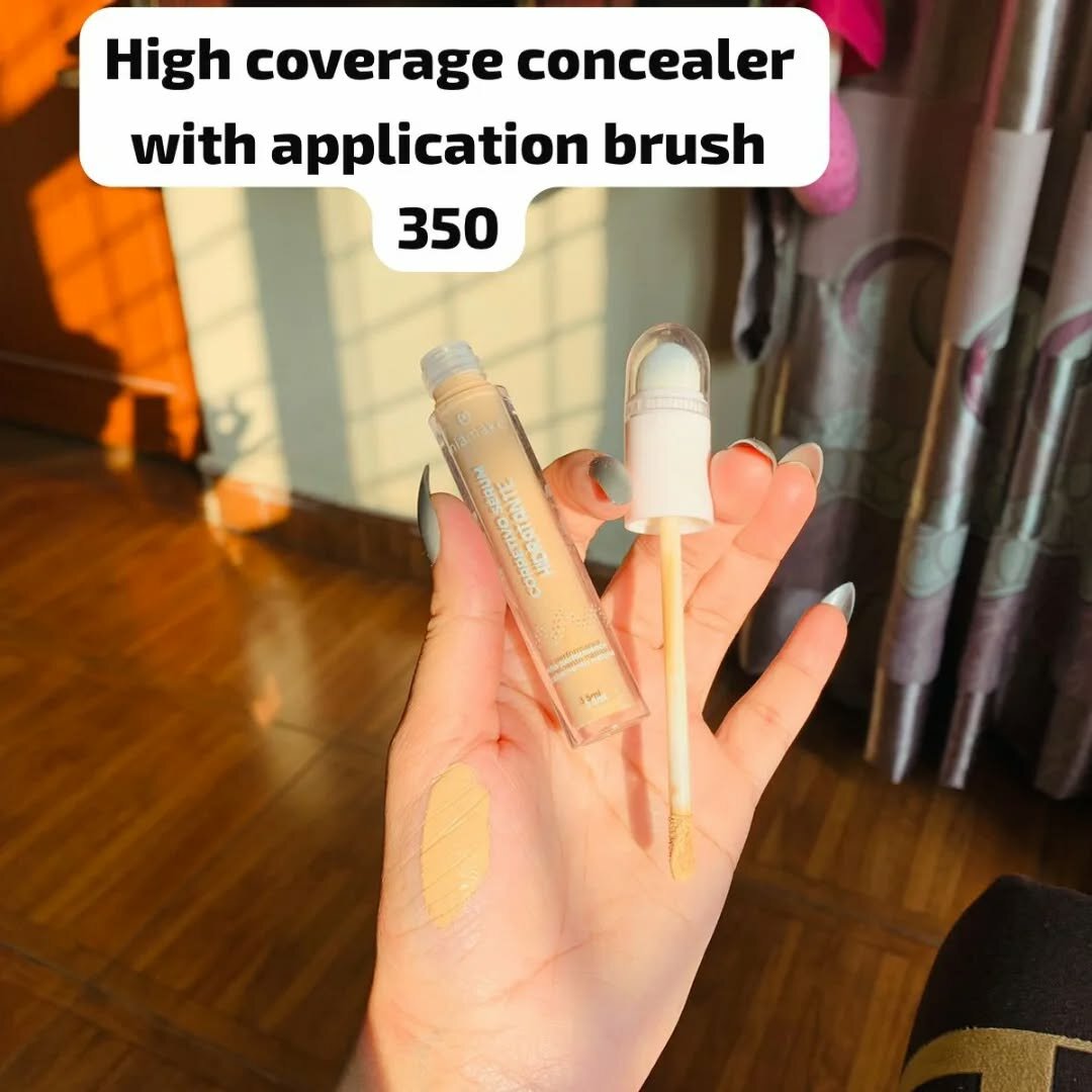 High coverage concealer with application brush 