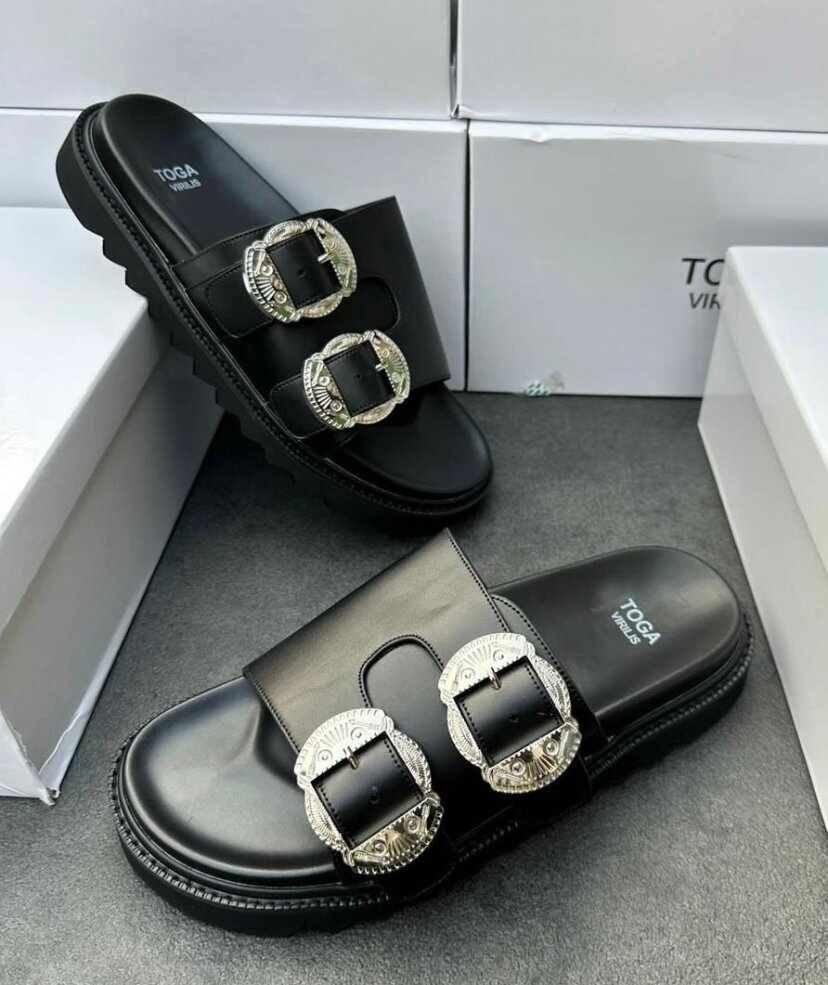 Mules Noires avec Boucles Argentées