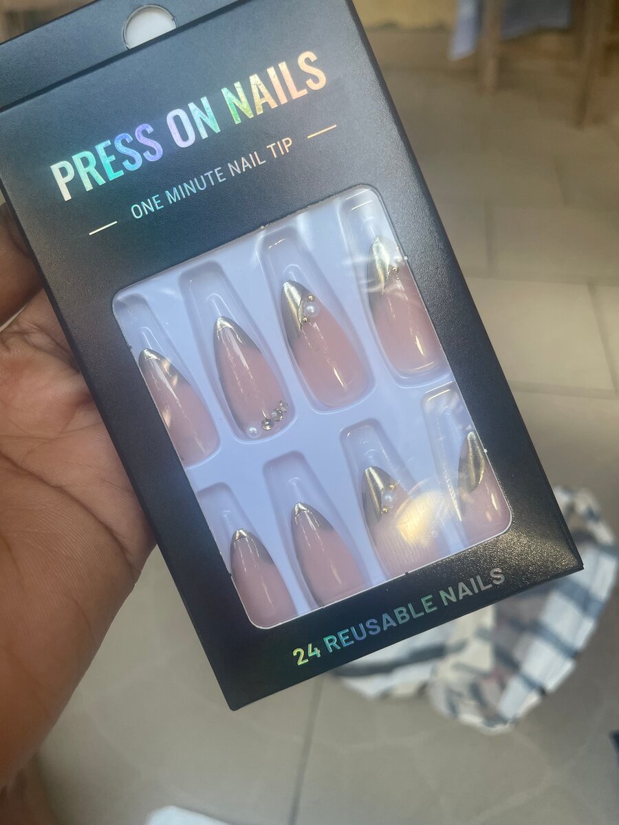 Press-On Nails Réutilisables
