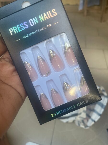 Press-On Nails Réutilisables