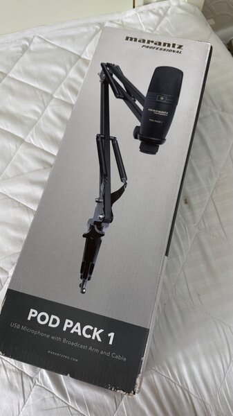 Микрофон профессиональный, настольный.