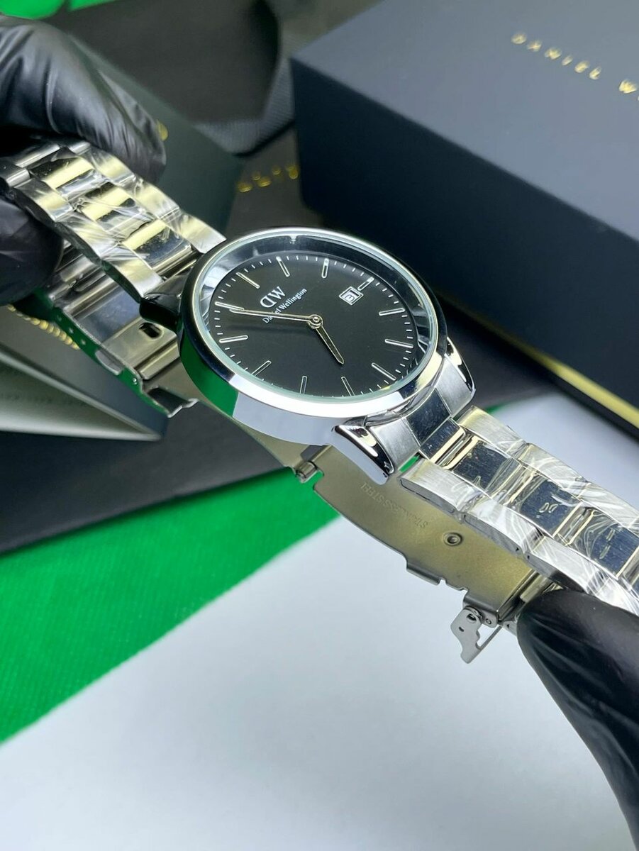 Montre élégante classique DW