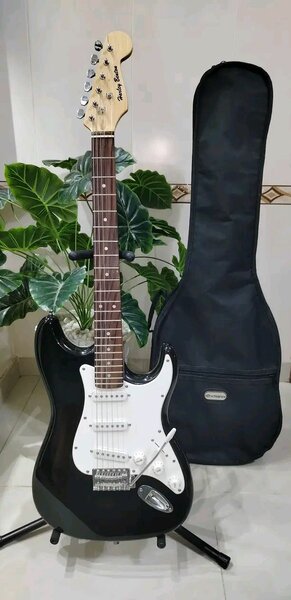 Guitare Électrique Noire Classique