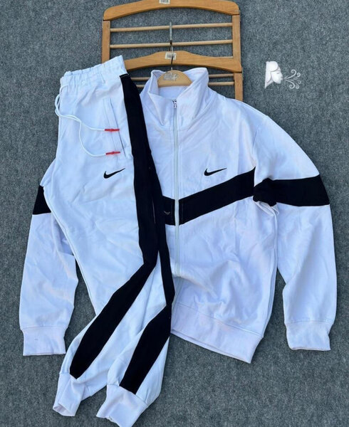 Survêtement de sport Nike moderne