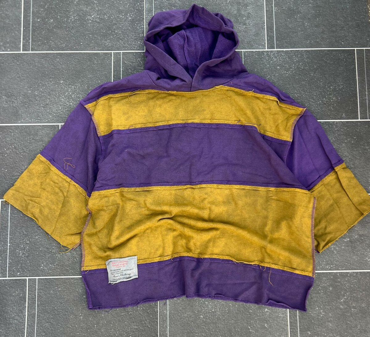 Sweat à capuche rayé rétro