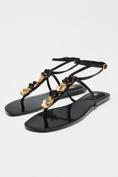 Sandales noires à fleurs