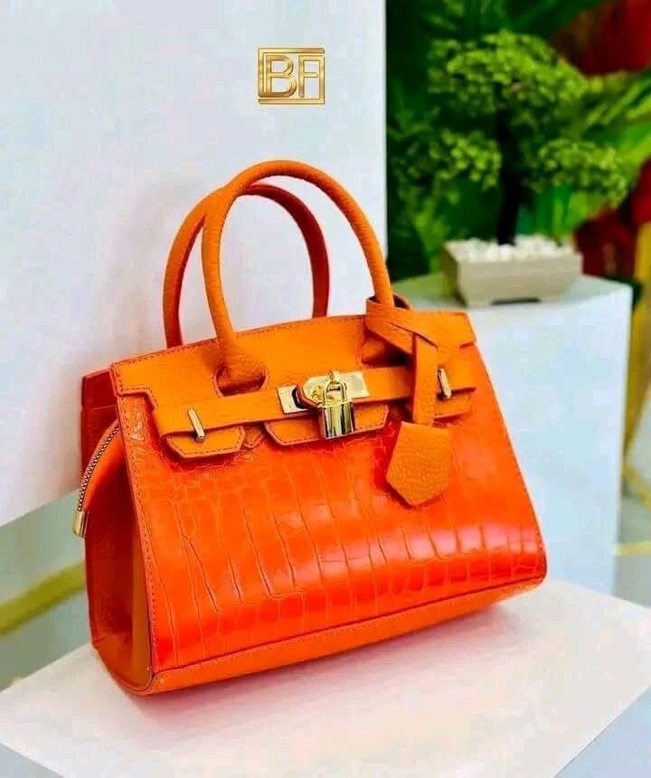 Sac à main élégant en cuir orange