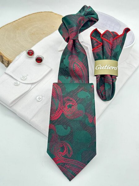 Flying tie with pocket square