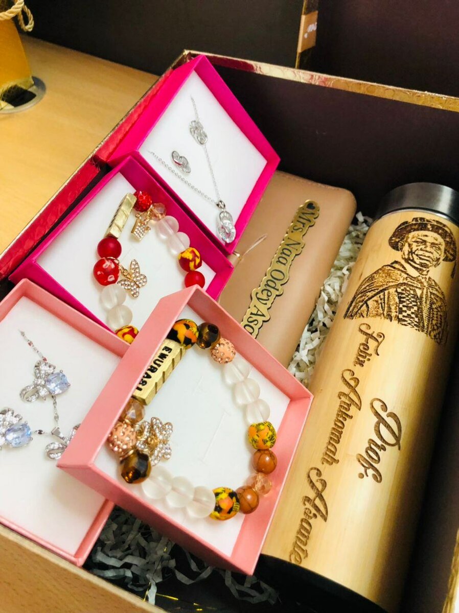Customised gift set and jewellery