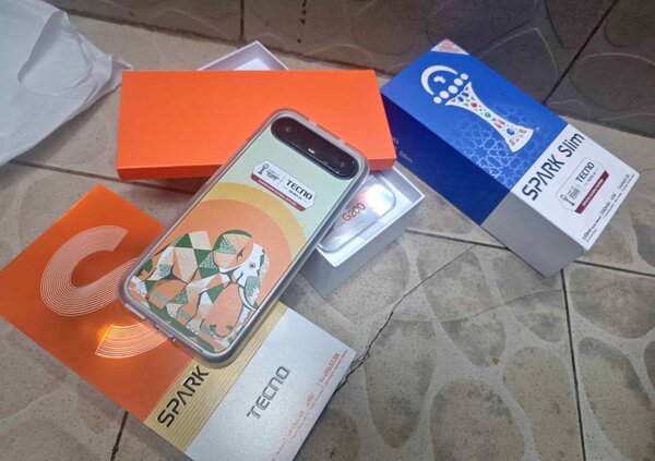 Smartphone Tecno SPARK Slim