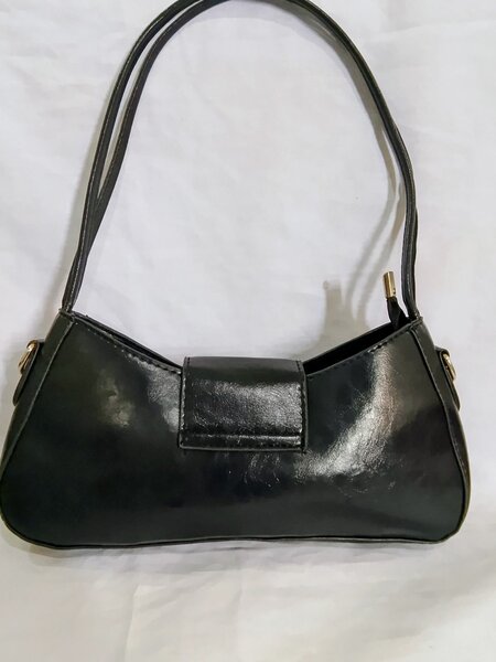 Sac à main en cuir noir élégant