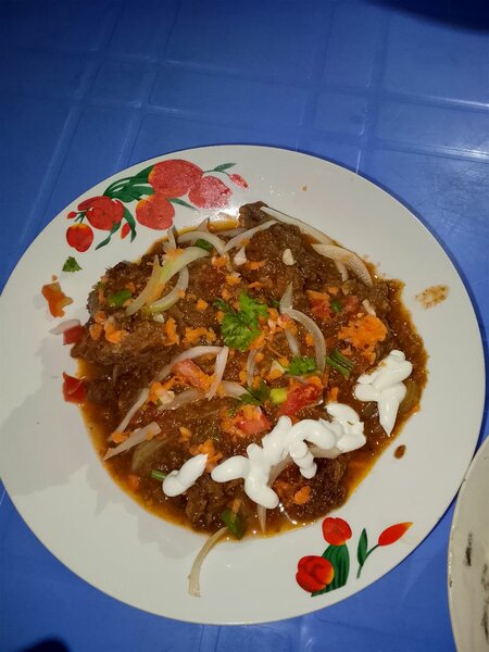 Plat savoureux de porc épicé