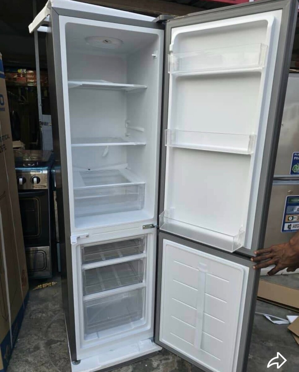 Réfrigérateur combiné moderne