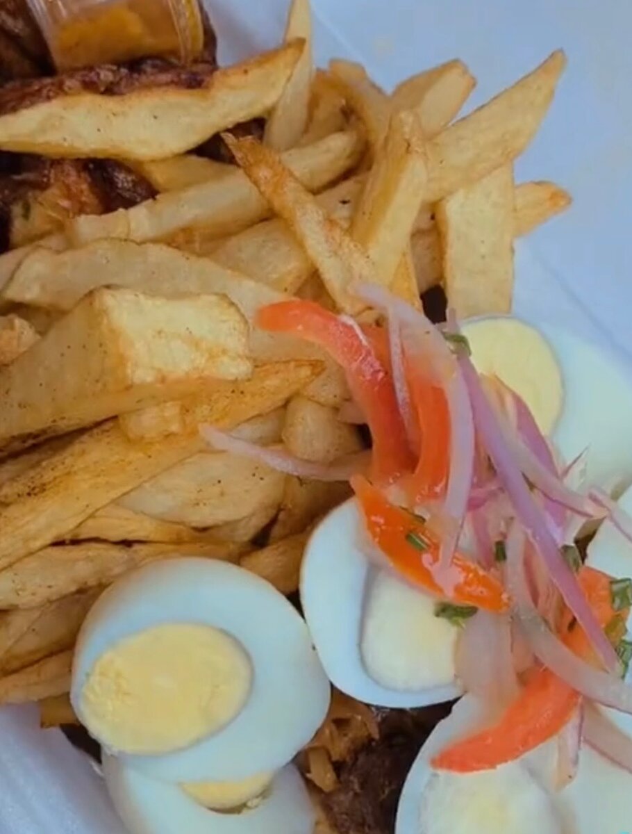 Frites+Oeufs+patte de poulet