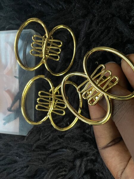 Épingles à cheveux dorées