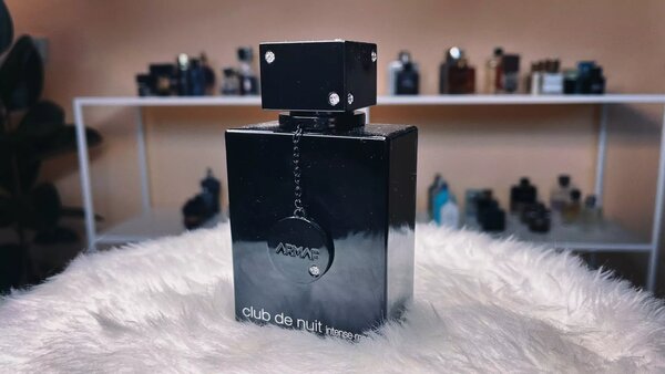 Club de nuit, intense man