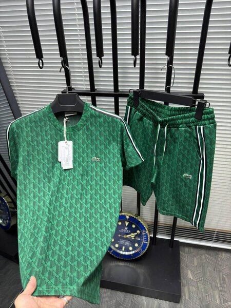 Ensemble sportif vert élégant