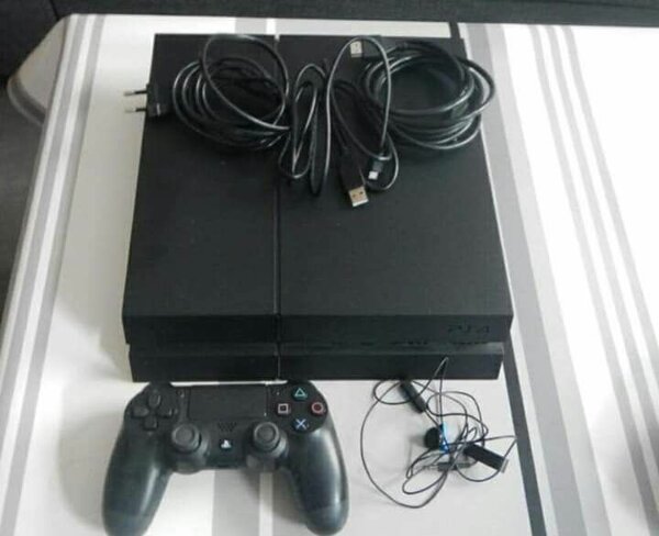 PS4 FAT 500GO CRAQUER AVEC 10JEUX INSTALLÉ