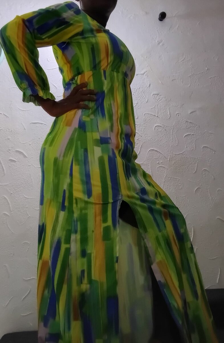 Robe longue colorée fendue