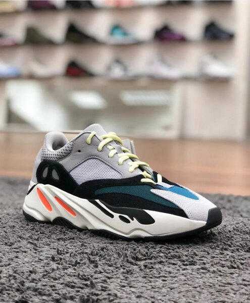 Adidas Yeezy Boost 700