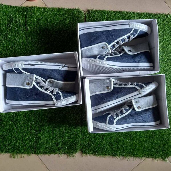 Brand new jean city walk sneakers just arrived from Germany