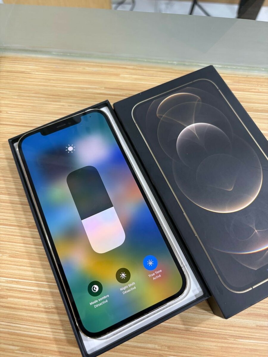 iphone 12 pro MAX 128giga deux puces arrière fissuré prix: 1