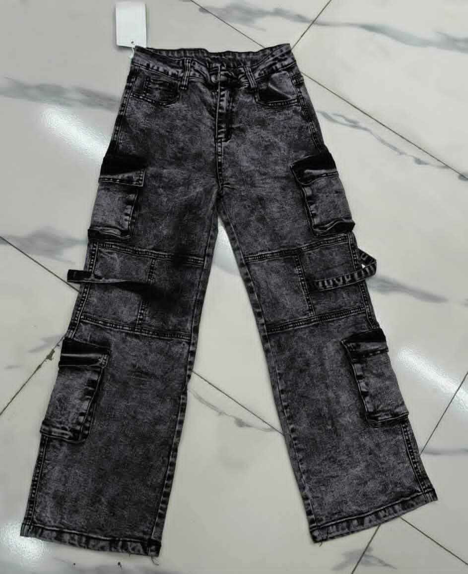 Pantalon cargo noir en denim