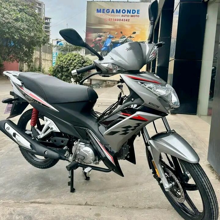 Moto sportive élégante 125cc