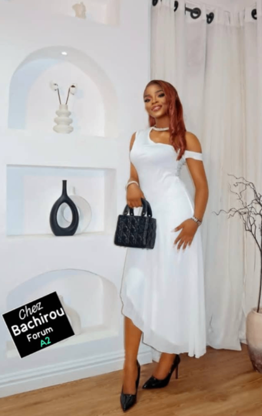 Robe élégante blanche soirée