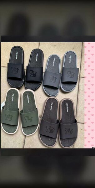 Tongs colorées pour hommes