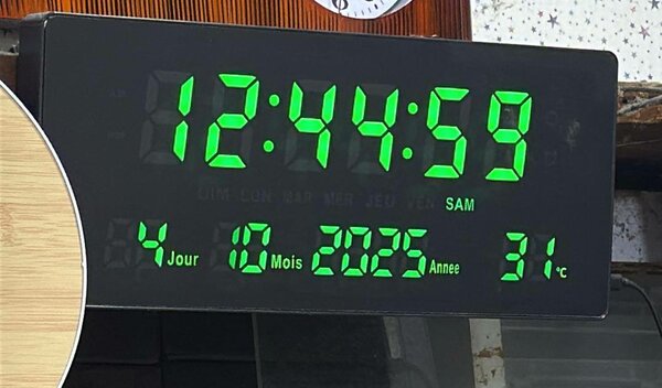 Horloge numérique LED murale