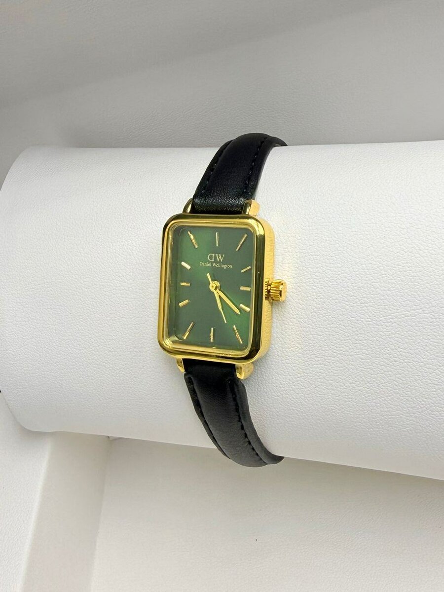 Montre élégante rectangulaire