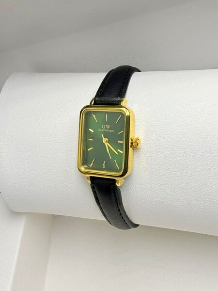 Montre élégante rectangulaire