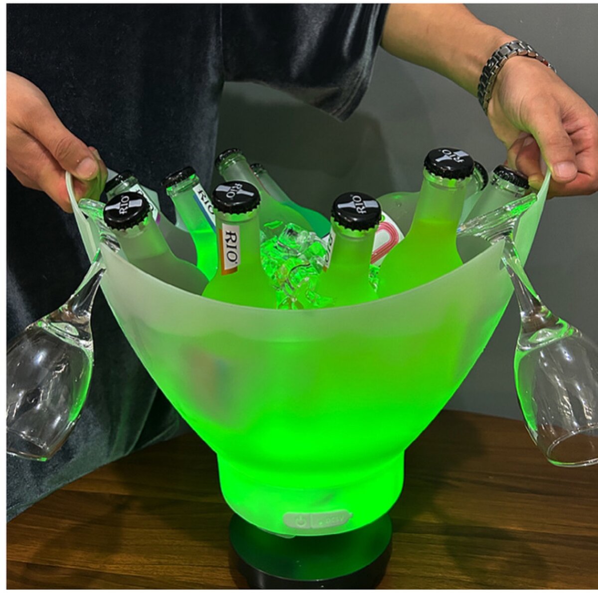 Ice busket with Bluetooth