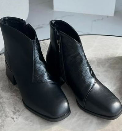 Осенние демисезонные ботинки позволяет сохранить тепло в прохладные осенние дни, а стильный и лаконичный дизайн делает их универсальными для повседневной носки и разных видов одежды. 🍂