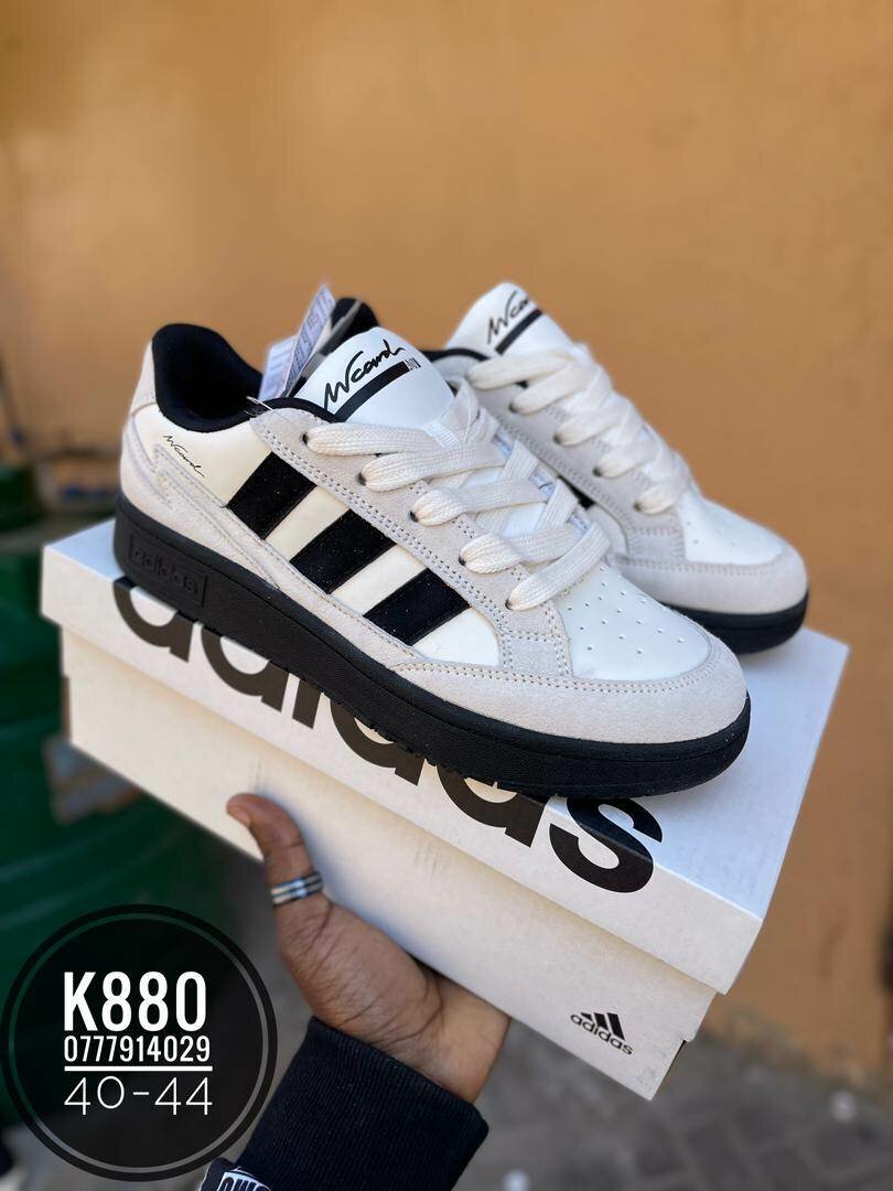 Adidas Sneakers